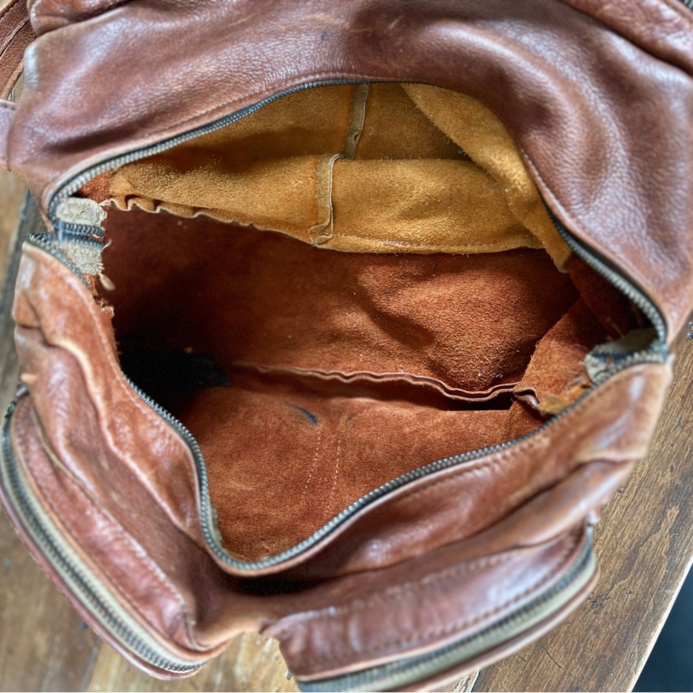 Unisex Leather Large Messenger Bag - Picture 6 of 16
